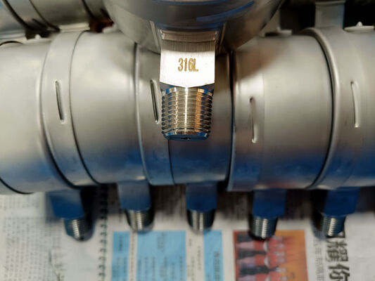 4-calowy miernik ciśnienia ze stali nierdzewnej 316 z pierścieniem bagnetem dla odporności na wstrząsy