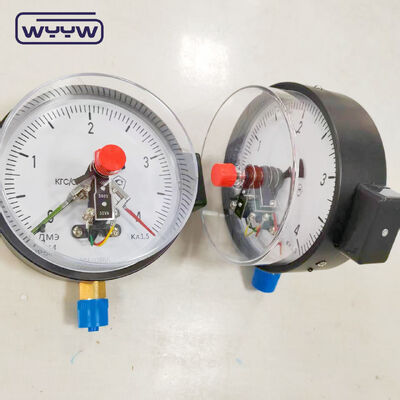 Manometr elektryczny ze wspomaganiem magnetycznym o średnicy 150 mm i stali czarnej o dokładności 1,6%